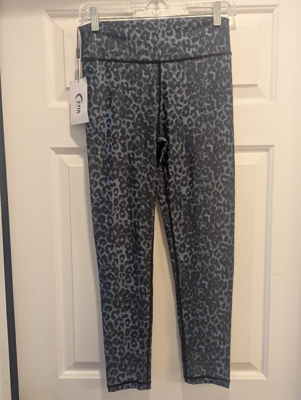 Zyia "Stone Leopard Light & Luxe" Gray Leopard Print Leggings Sz 8-10 *NWT